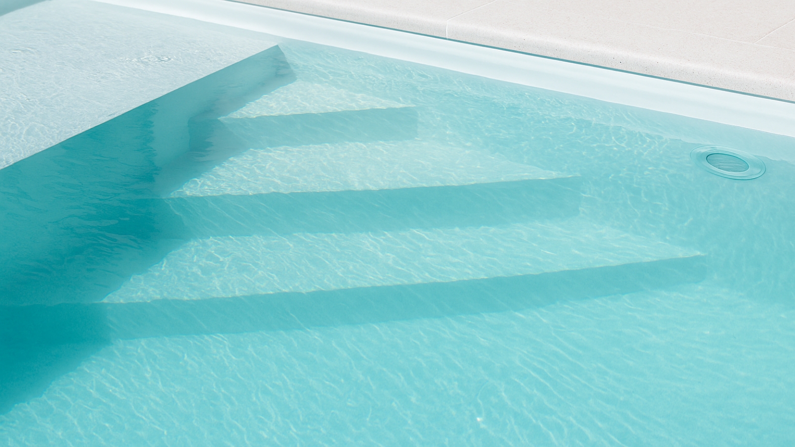 Betonirakenteinen uima-allas – kestävä ja muokattava ratkaisu pihalle