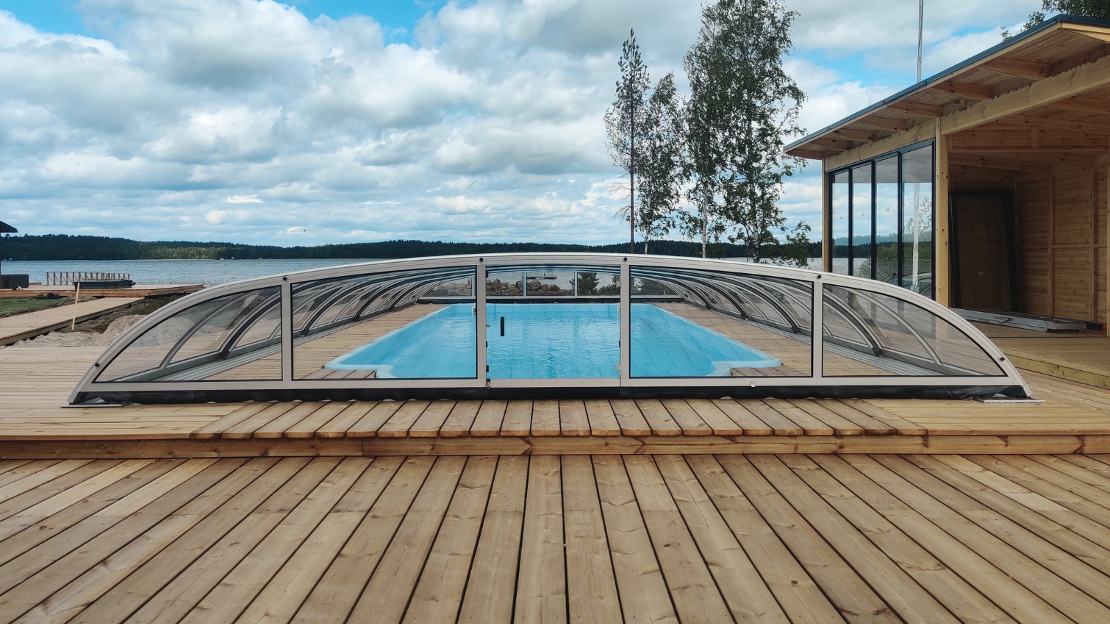 Uima-altaan turvallisuus – lapset, lemmikit ja allaskatteet