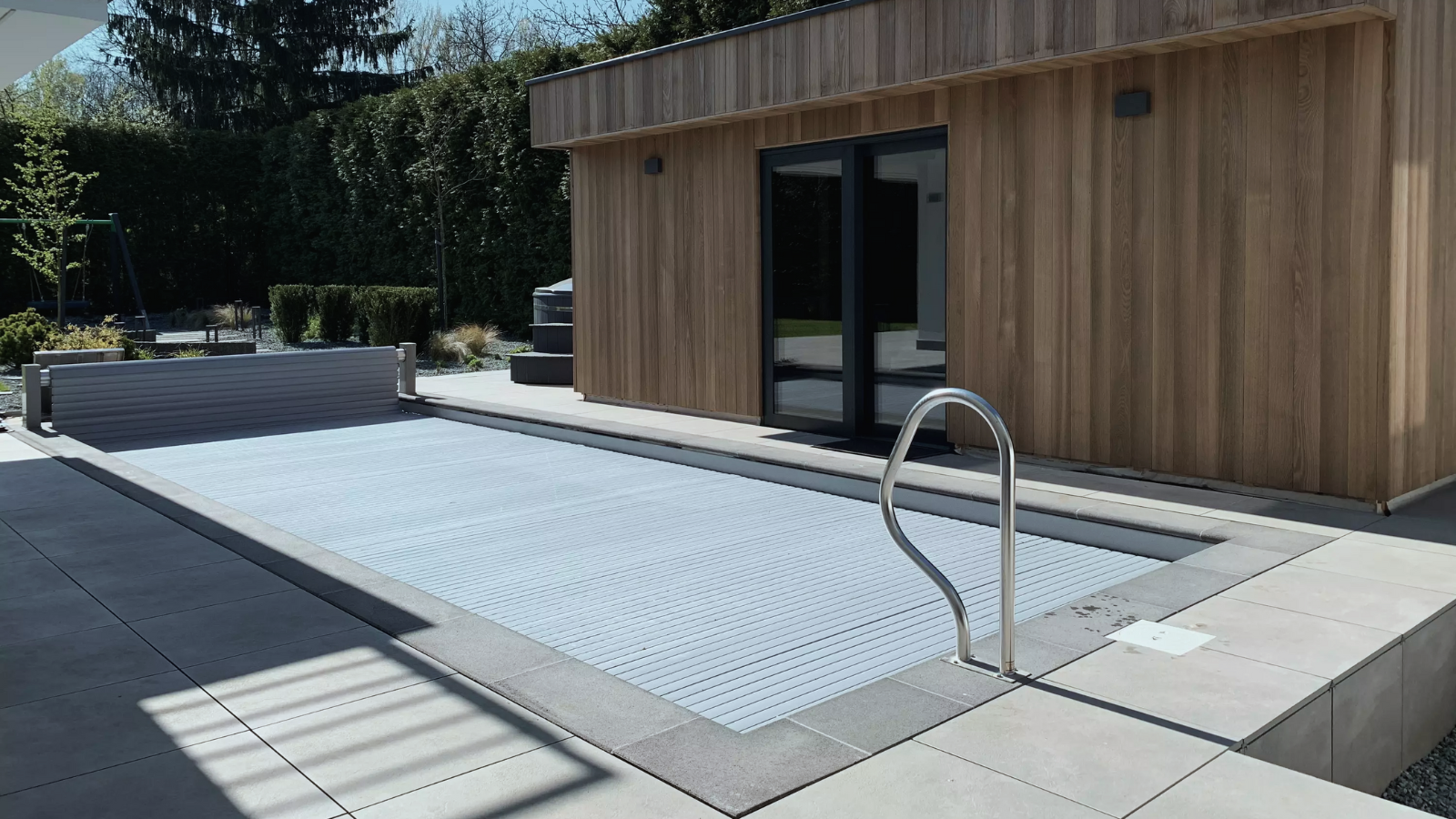 Uima-altaan ympärivuotinen hoito pitää altaan toimintakunnossa