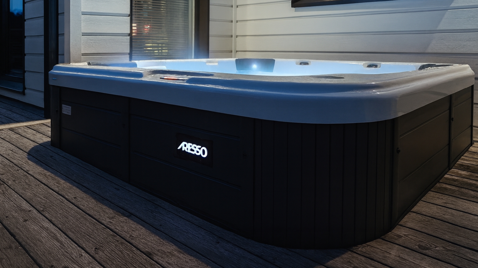 Samea vesi ulkoporealtaassa – syyt ja ratkaisut