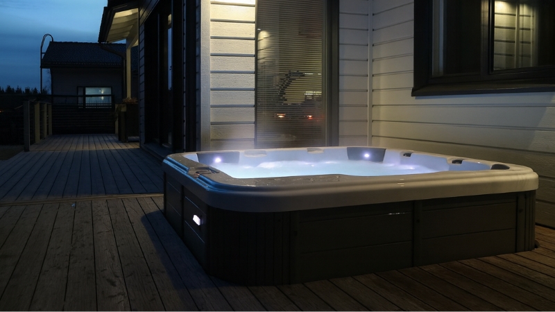 Ulkoporealtaan suodattimen puhdistus ja huolto