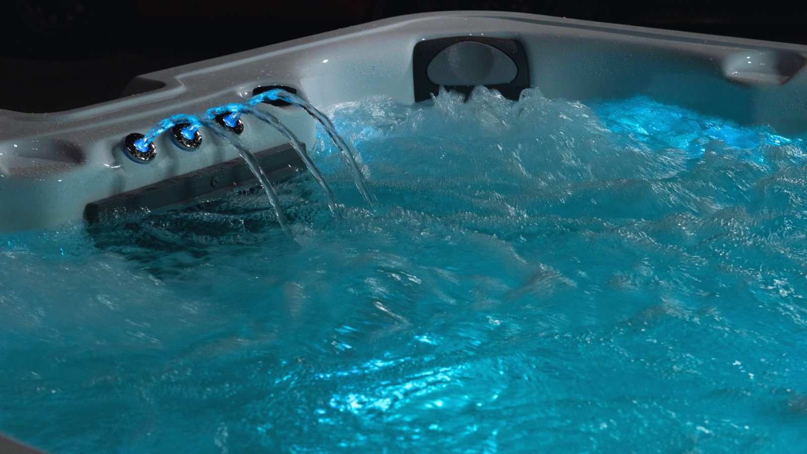 Ulkoporealtaan suodattimen  puhdistusohjeet